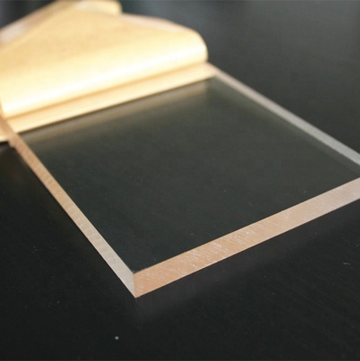印の保護ペーパーが付いている透明な正方形のパネルの鋳造物のアクリル シート