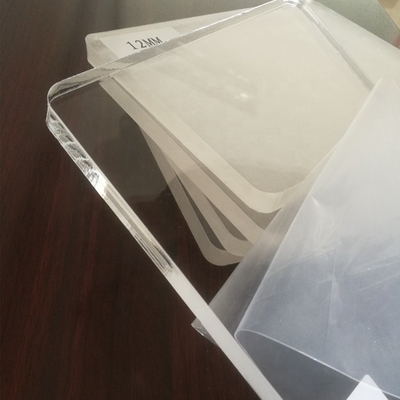 印の保護ペーパーが付いている透明な正方形のパネルの鋳造物のアクリル シート